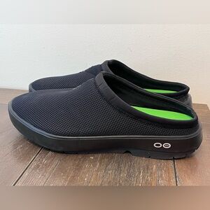 OOFOS Black Slip-On Loafers